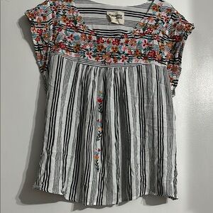 Savanna Jane Black and White Cap Sleeve Pleated Blouse